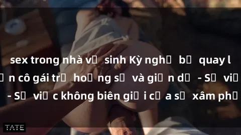 sex trong nhà vệ sinh Kỳ nghỉ bị quay lén trong toilet khiến cô gái trẻ hoảng sợ và giận dữ - Sự việc không biên giới của sự xâm phạm quảng cáo.